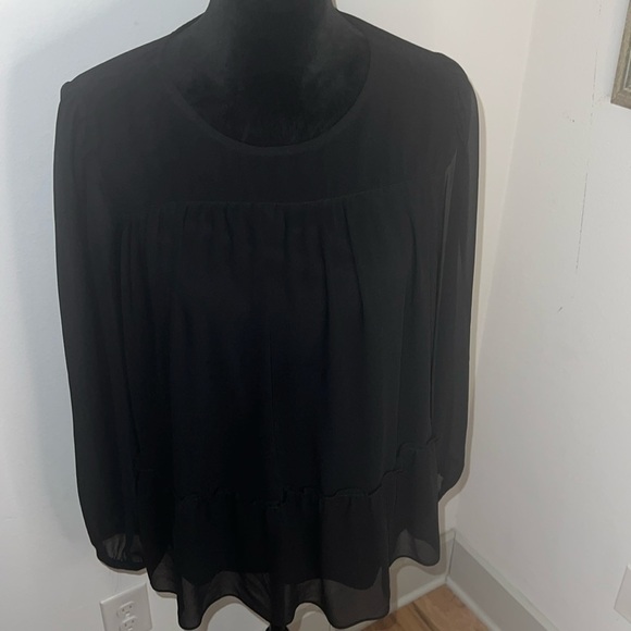 Vince Camuto black ruffle bottom semi sheer sleeves loose silhouette Sz M top - Picture 2 of 7